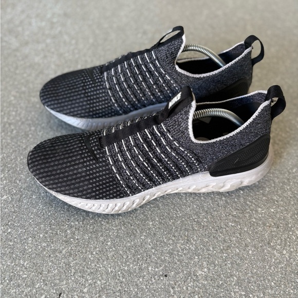 Nike Other - Nike React Phantom Run Flyknit 2  size 11.5